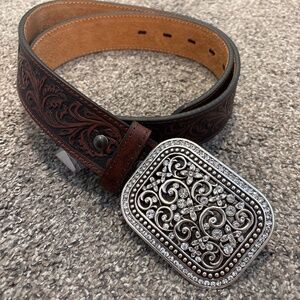 Brand new Ariat belt with buckle size M